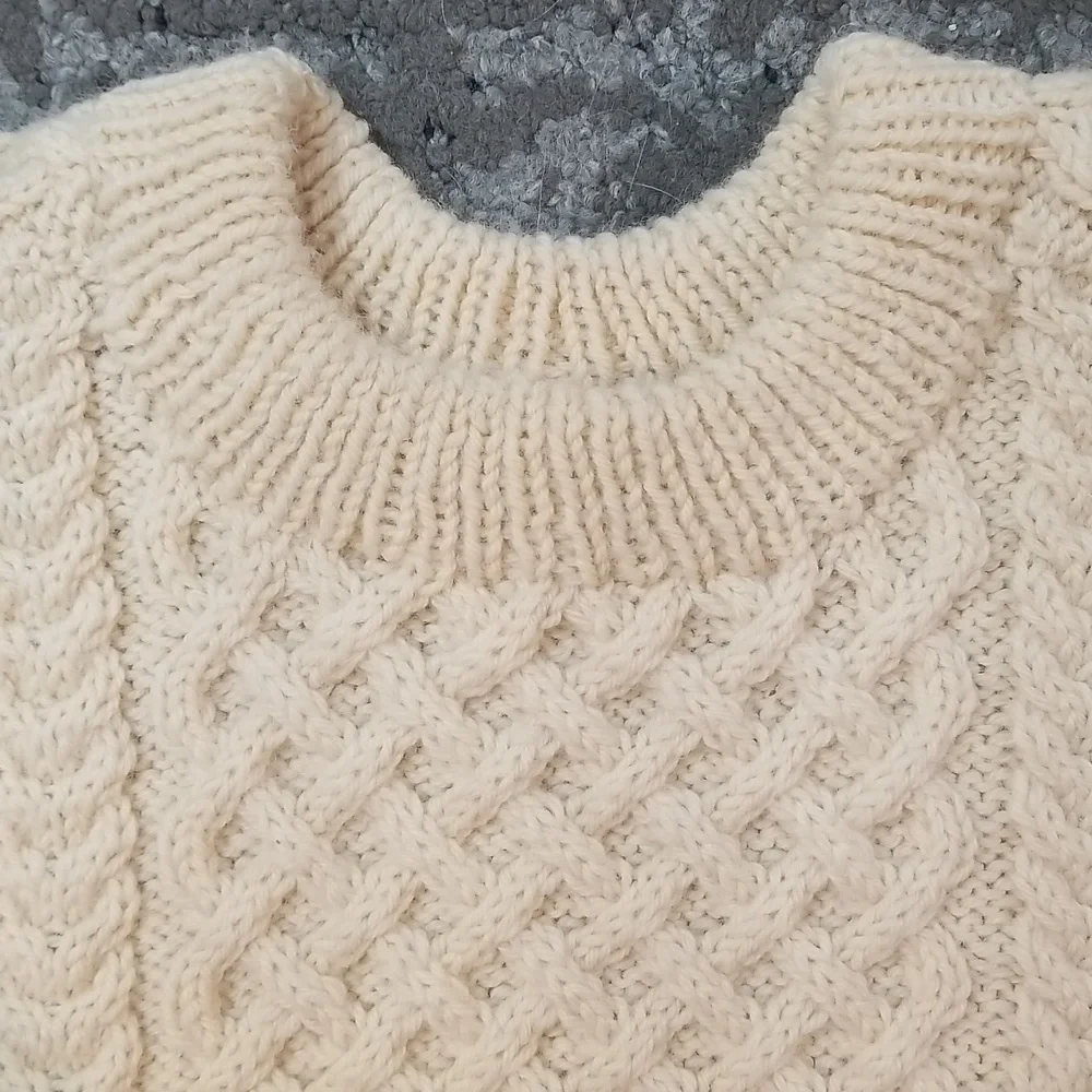 Gorgeous expertly hand knit aran/Irish/cable sweater ivory wool pure beauty! - Picture 14 of 14